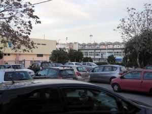 Read more about the article Χάος στην οδό Κορυτσάς από το άναρχο παρκάρισμα. Άμεση ανάγκη παρέμβασης από τον Δήμο