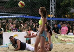Read more about the article Ιδρώτας στην άμμο… Το λαμπερό τουρνουά beach volley και το παράπονο του Βασίλη